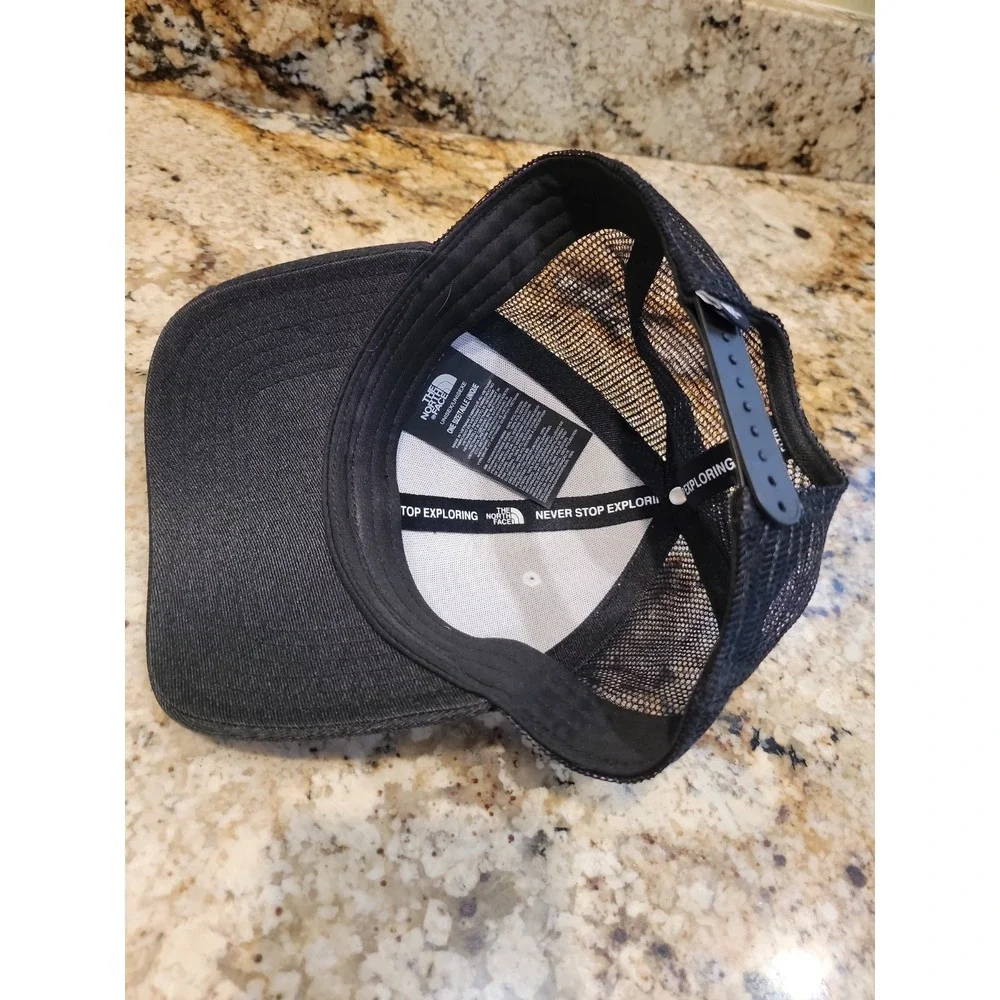 The North Face Outdoorsmen Hat Black White Snapback Patch.  New Without Tags